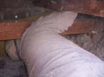 Zateplen stechy panelovho domu v Peloui (2010) - kryt odvtrvacch otvor proti zafoukn.